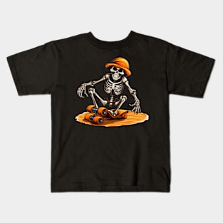 Skeleton Skater on Skateboard Halloween Pumpkin Kids T-Shirt